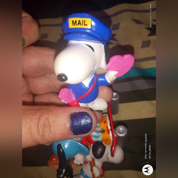 Vintage Peanuts Snoopy Mailman with Valentine Mini PVC Miniature Action Figure - Picture 4 of 7